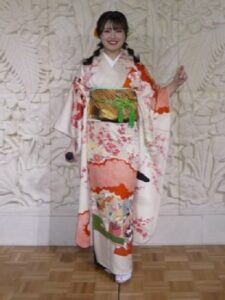演歌歌手　里野鈴妹