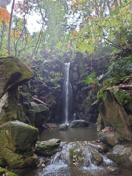 成田山公園「雄飛の滝」